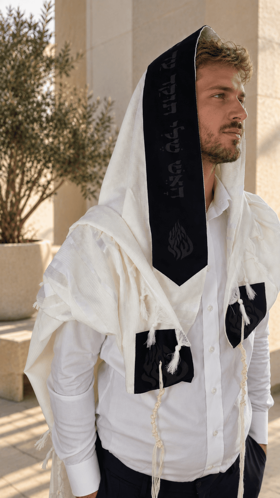 טלית עם עטרה בצבע שחור