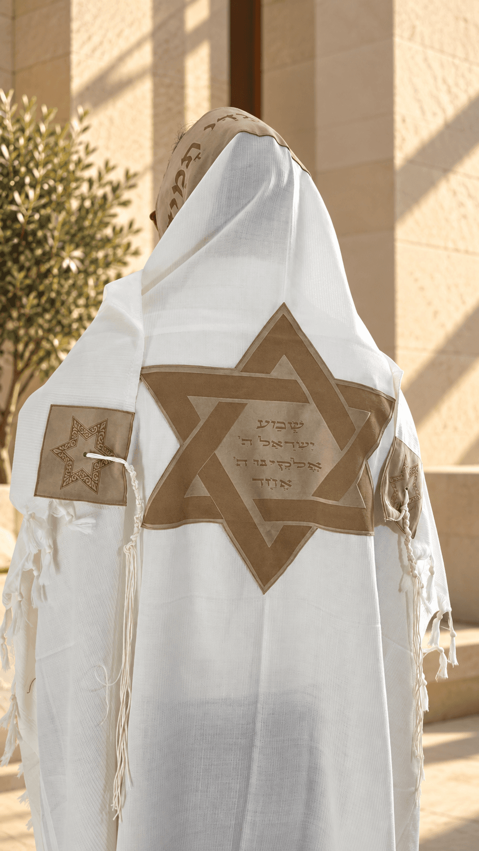 טלית עם עטרה ומגן דוד בצבע חום בהיר